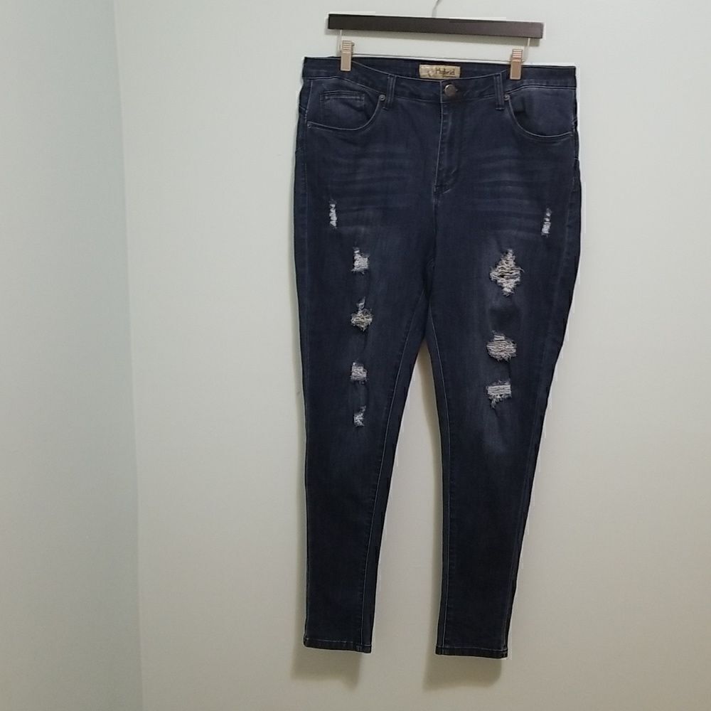 Hybrid & Co, distressed skinny Jean's. Size 14.